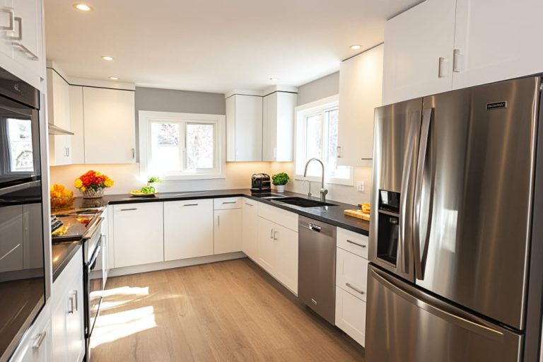 Do you want to know which is the best floor for kitchens? In this article we will tell you. Specialists in Renovations in Mallorca.