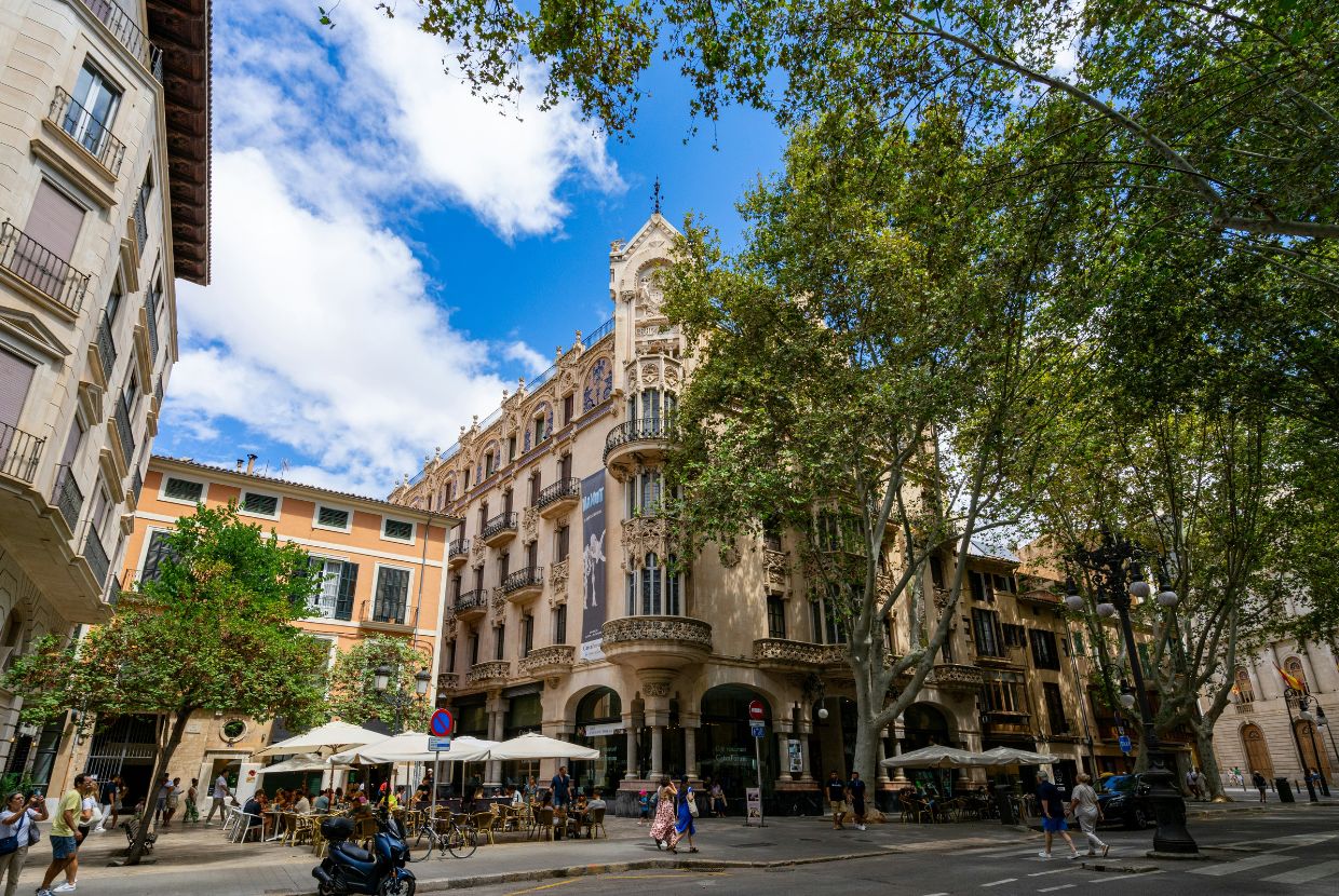 Si estás pensando en reformar un edificio en Baleares, ya sea por dentro, por fuera o ambas cosas, hay algo que no conviene pasar por alto: la Inspección Técnica de Edificios en Baleares.
