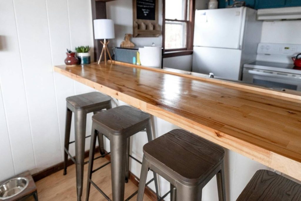 ¿Qué altura debe tener una barra de cocina? Descubre las medidas ideales según el uso, la comodidad y el estilo de tu cocina.